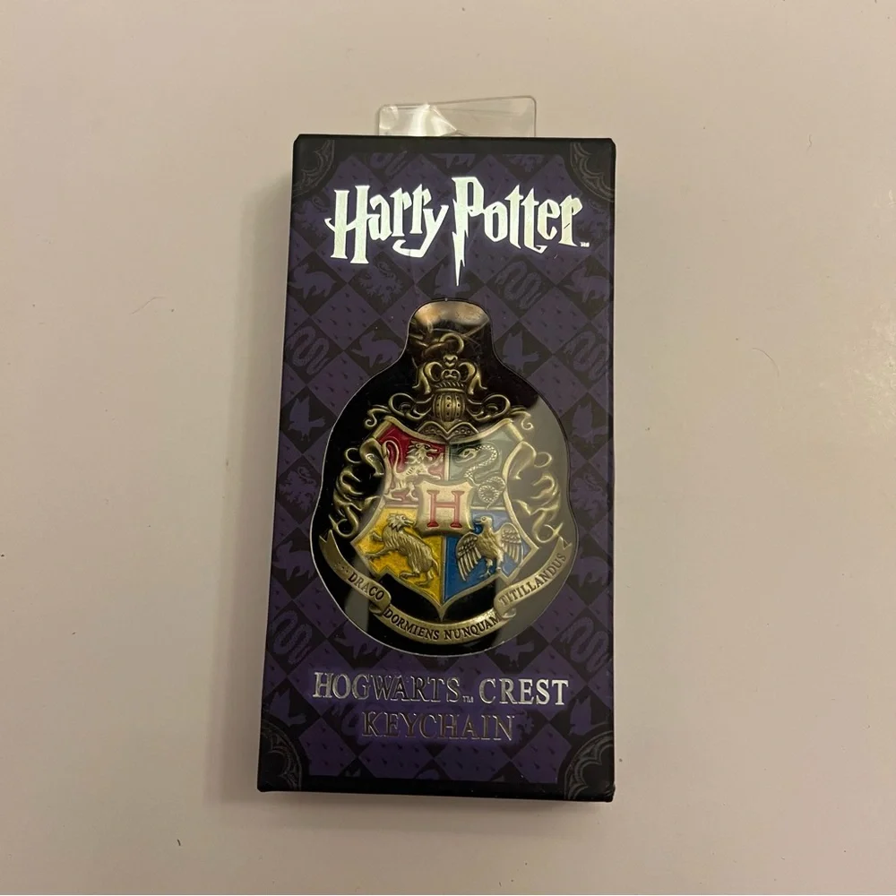 Wizarding World of Harry Potter Hogwarts Crest Metal Key Chain, Noble Collection